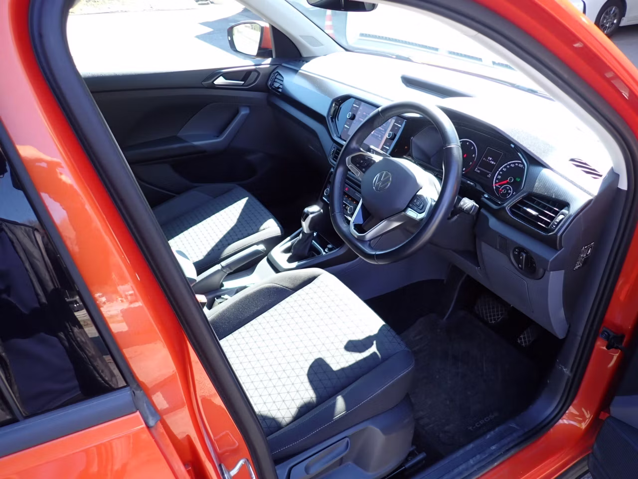 VOLKSWAGEN T-CROSS