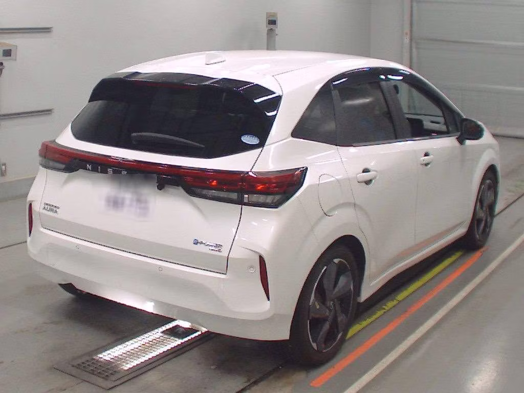 NISSAN AURA