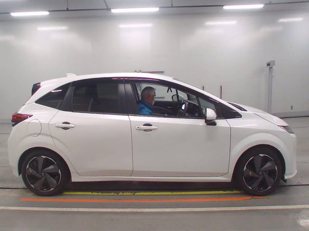 NISSAN AURA