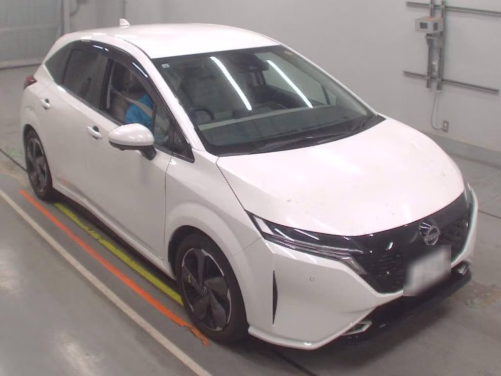 NISSAN AURA