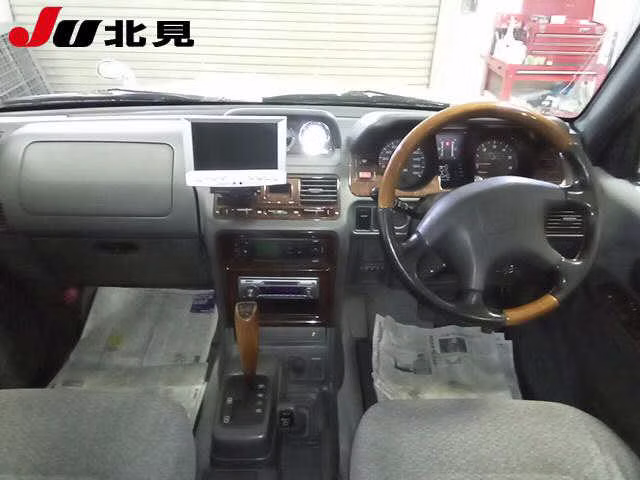 MITSUBISHI PAJERO