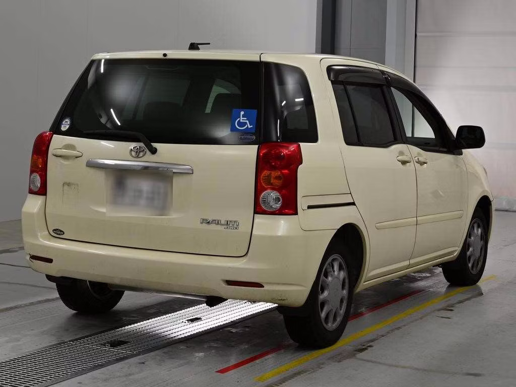 TOYOTA RAUM