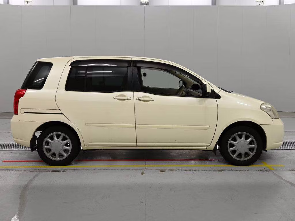 TOYOTA RAUM