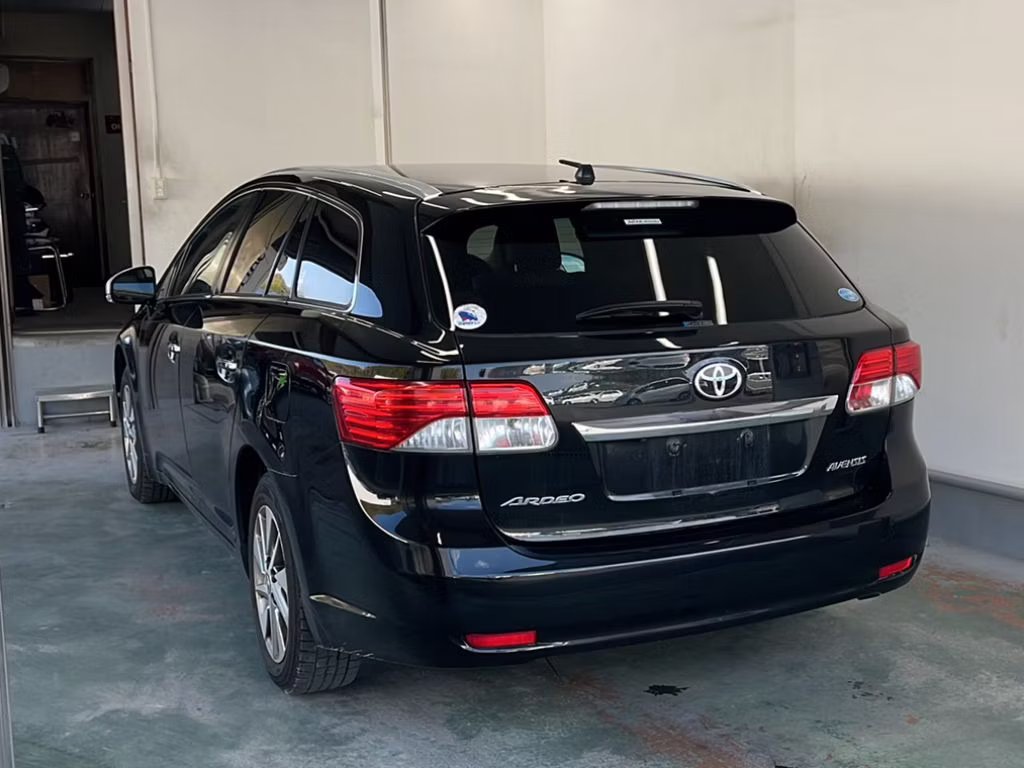 TOYOTA AVENSIS