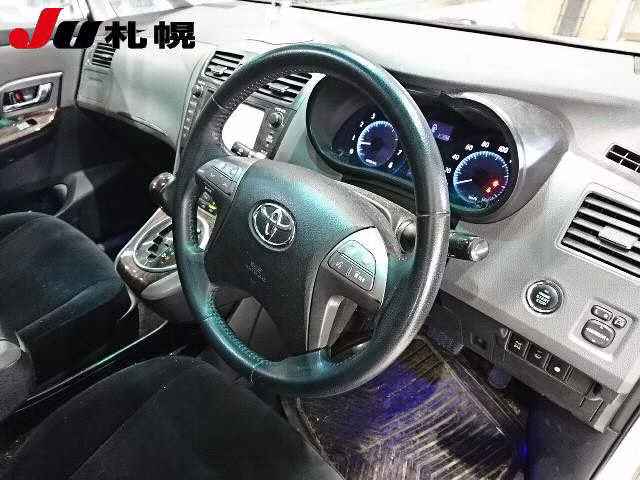 TOYOTA MARK X ZIO