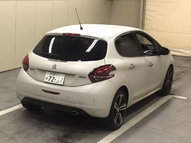 PEUGEOT 208