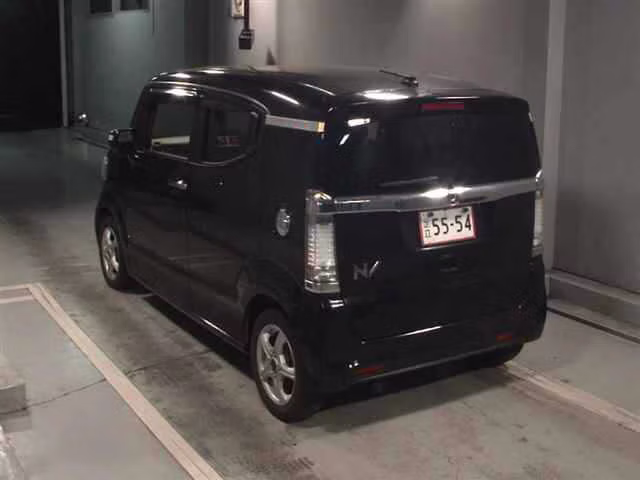 HONDA N-BOX SLASH