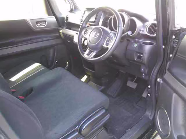HONDA N-BOX SLASH