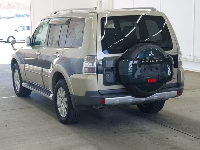 MITSUBISHI PAJERO