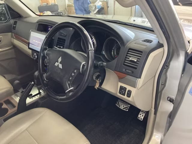 MITSUBISHI PAJERO