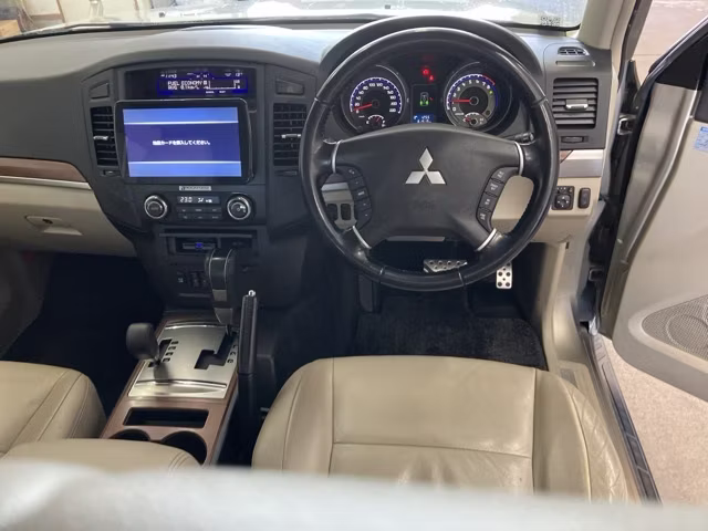 MITSUBISHI PAJERO