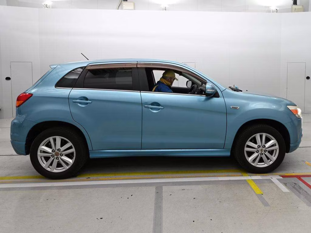MITSUBISHI RVR