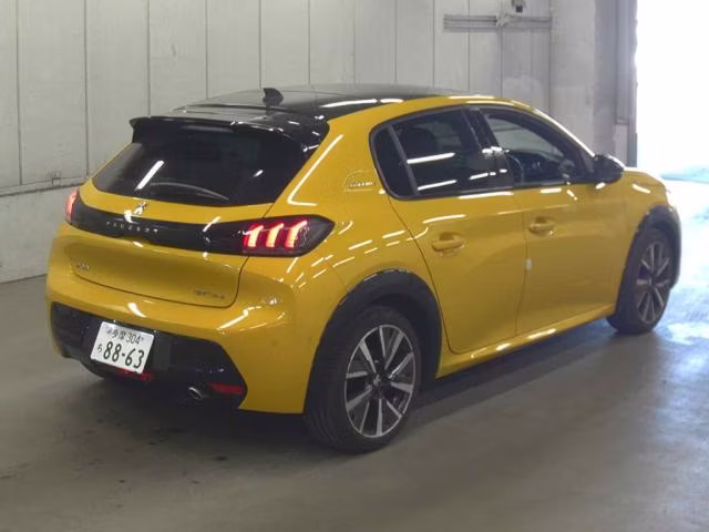 PEUGEOT 208