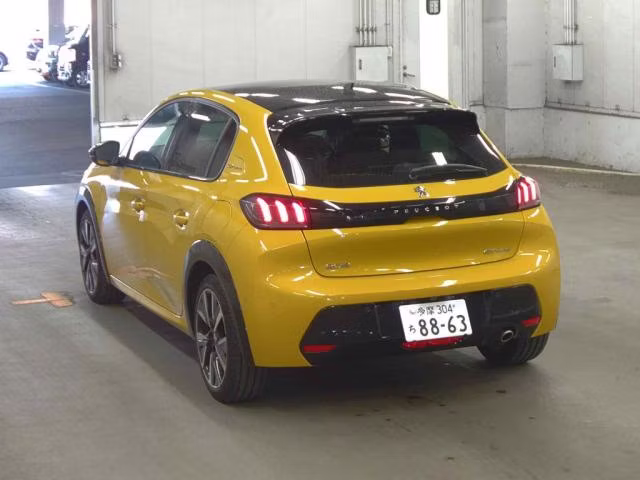 PEUGEOT 208