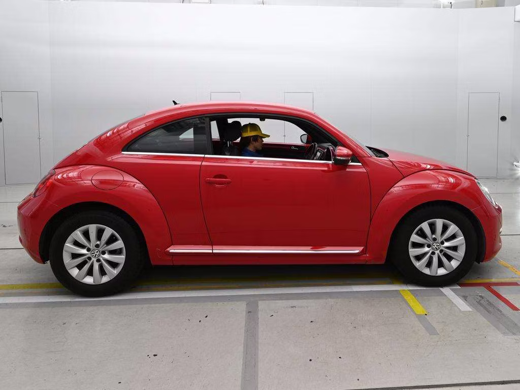 VOLKSWAGEN BEETLE