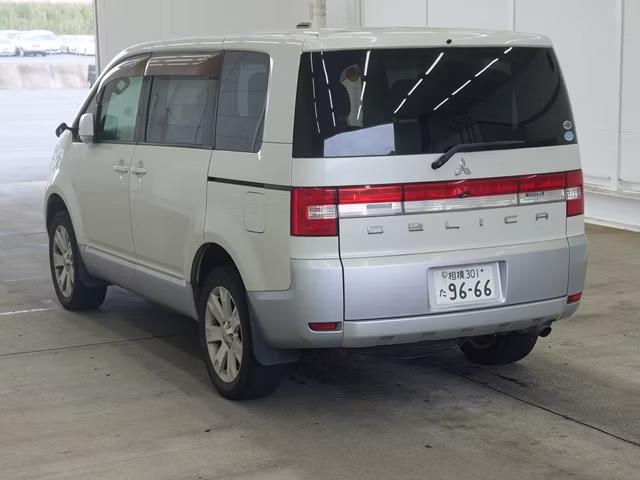 MITSUBISHI DELICA D:5