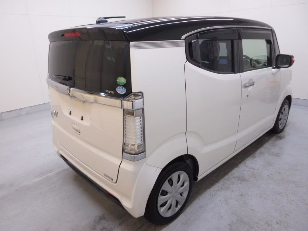 HONDA N-BOX SLASH