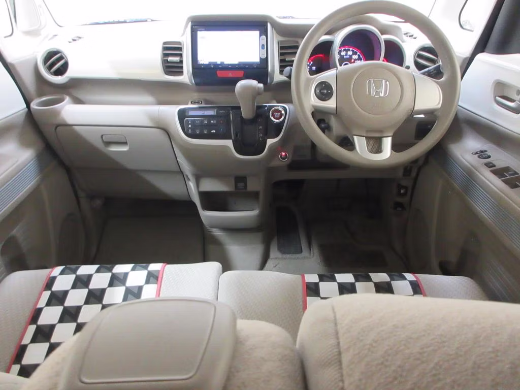 HONDA N-BOX SLASH