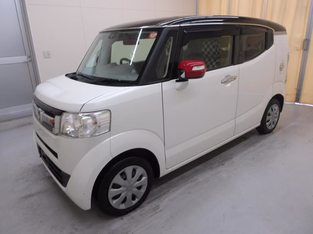 HONDA N-BOX SLASH