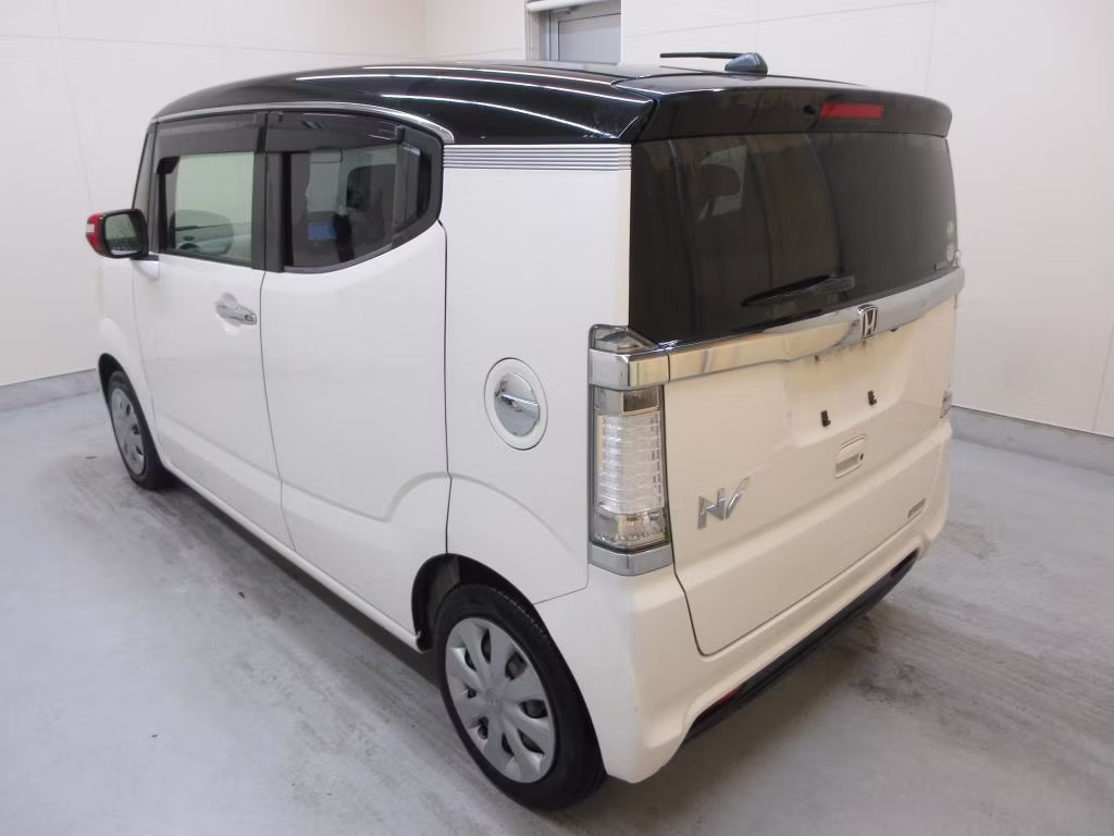 HONDA N-BOX SLASH