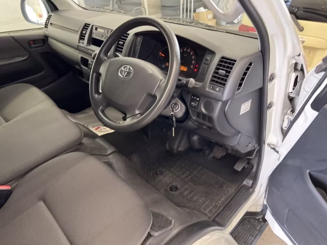 TOYOTA REGIUS ACE