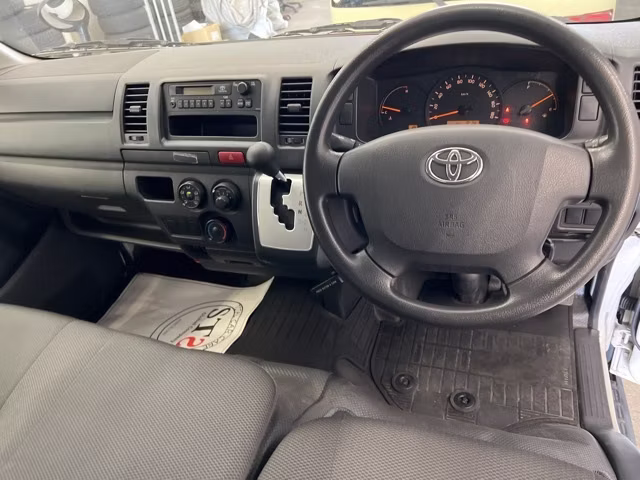 TOYOTA REGIUS ACE