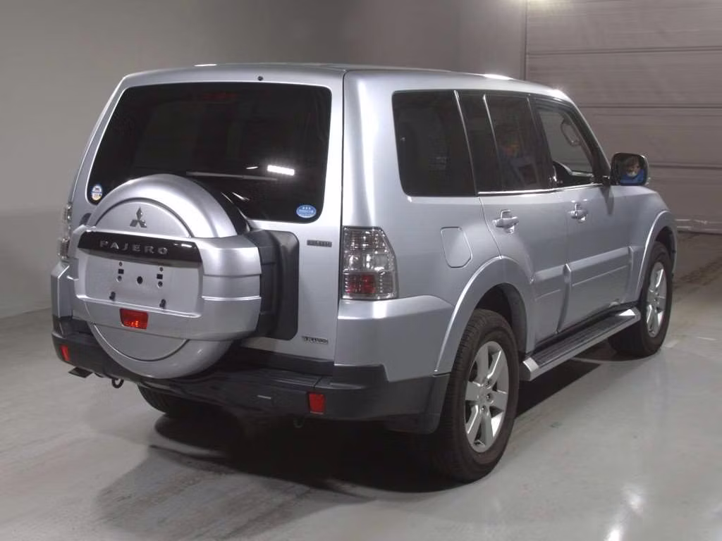 MITSUBISHI PAJERO