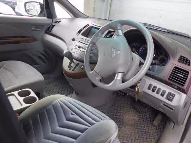 MITSUBISHI GRANDIS