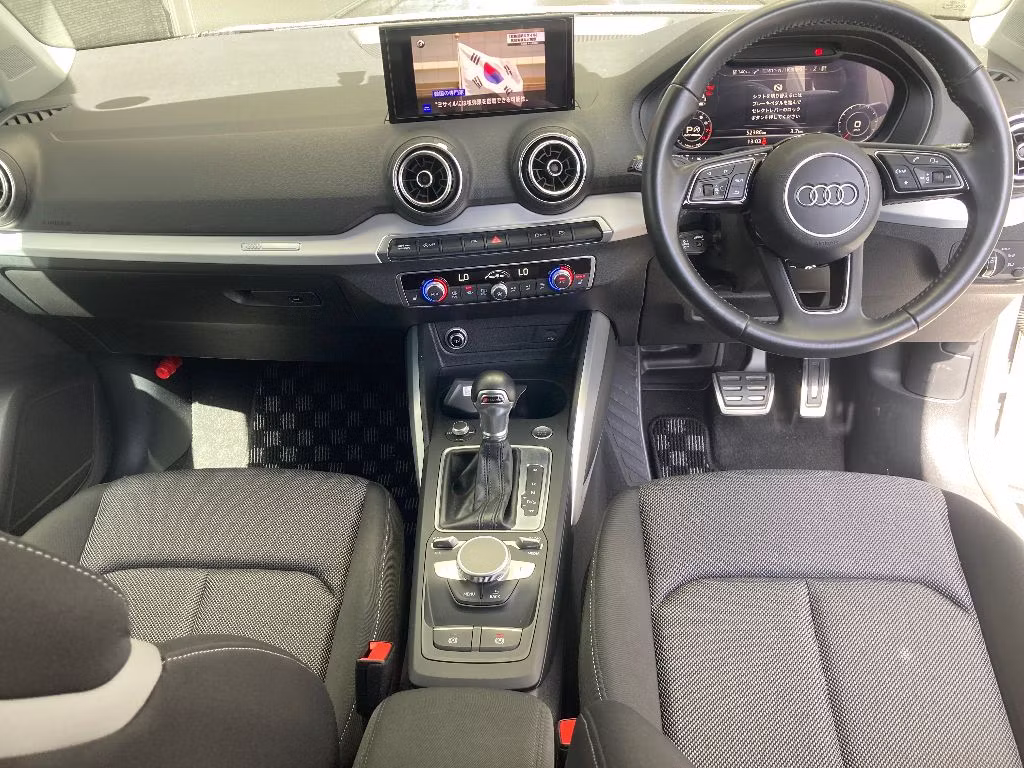 AUDI Q2
