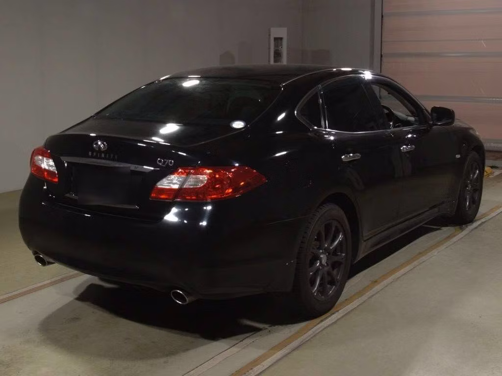 NISSAN FUGA