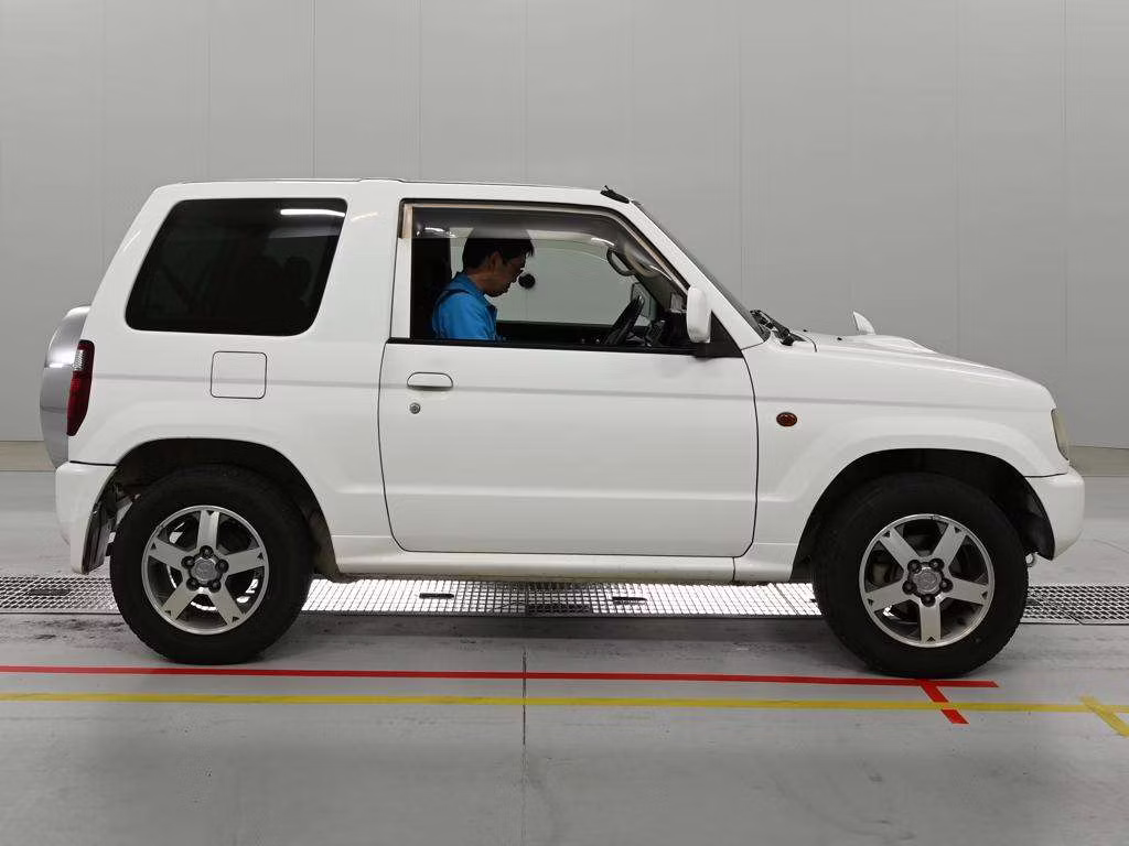 MITSUBISHI PAJERO MINI