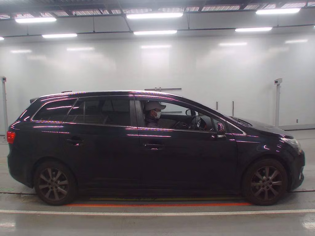 TOYOTA AVENSIS