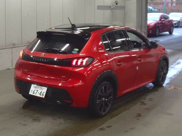 PEUGEOT 208
