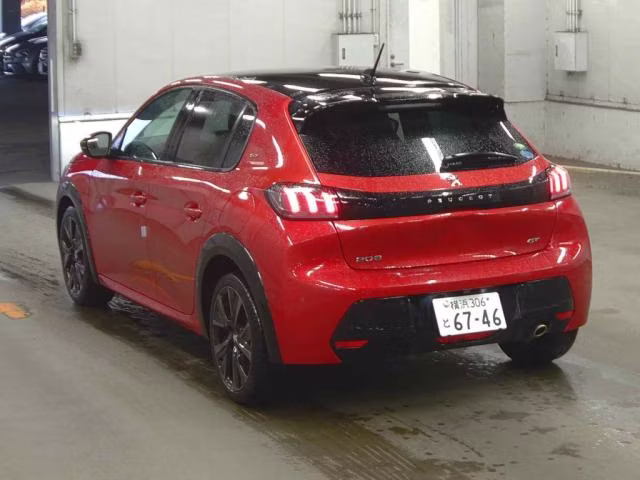 PEUGEOT 208