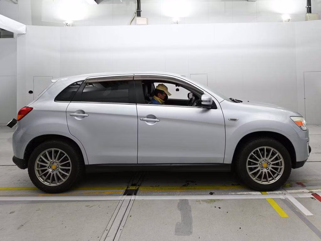 MITSUBISHI RVR
