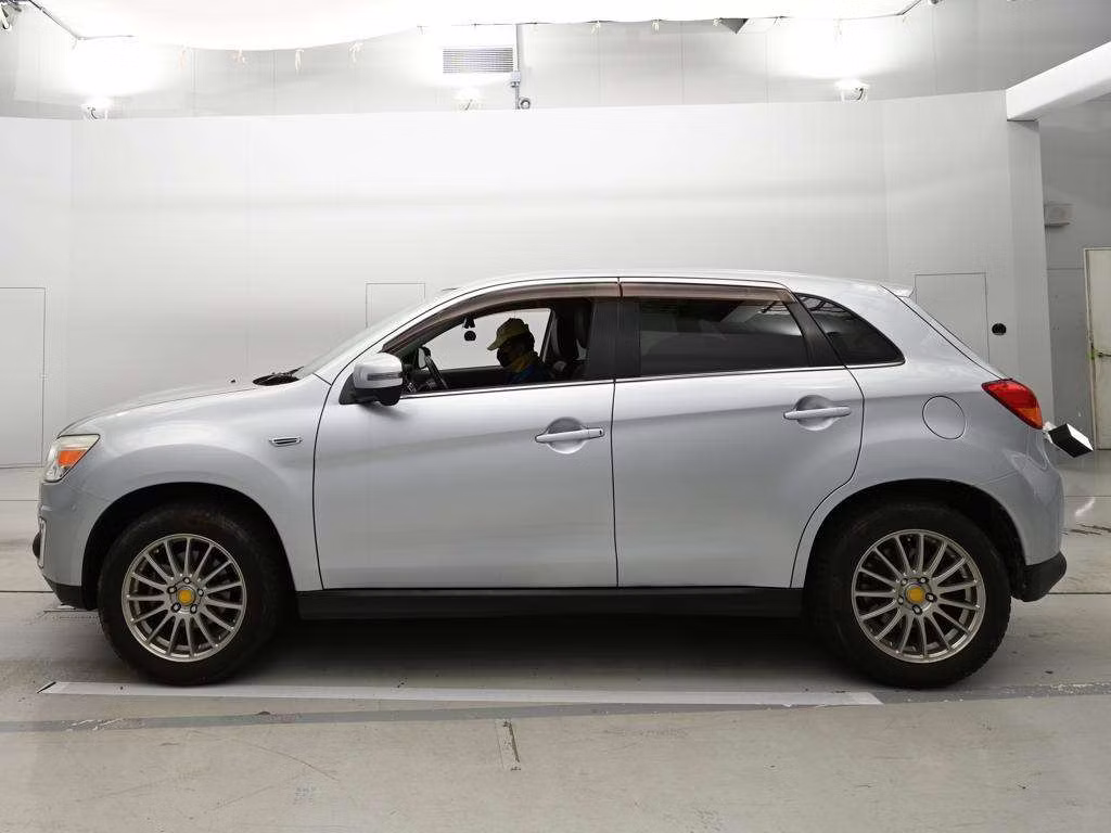 MITSUBISHI RVR