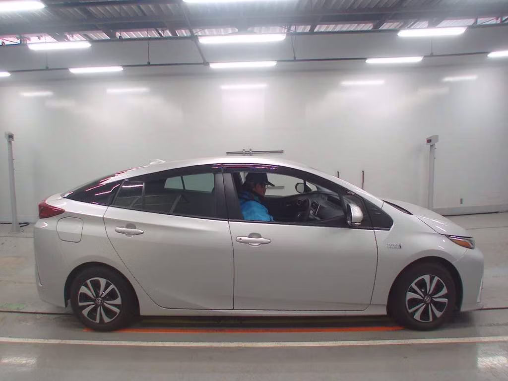 TOYOTA PRIUS PHV
