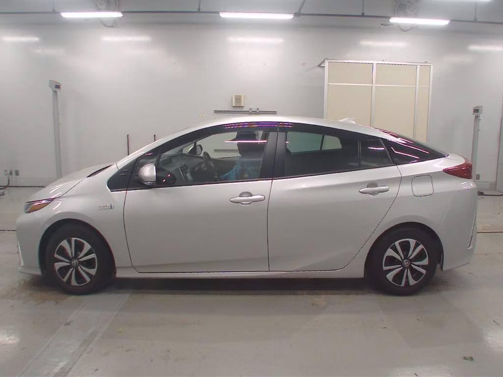 TOYOTA PRIUS PHV