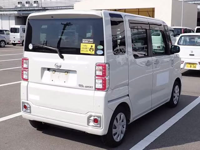 DAIHATSU WAKE