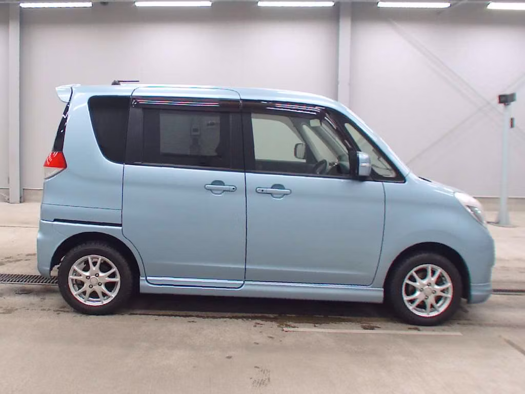 MITSUBISHI DELICA D:2