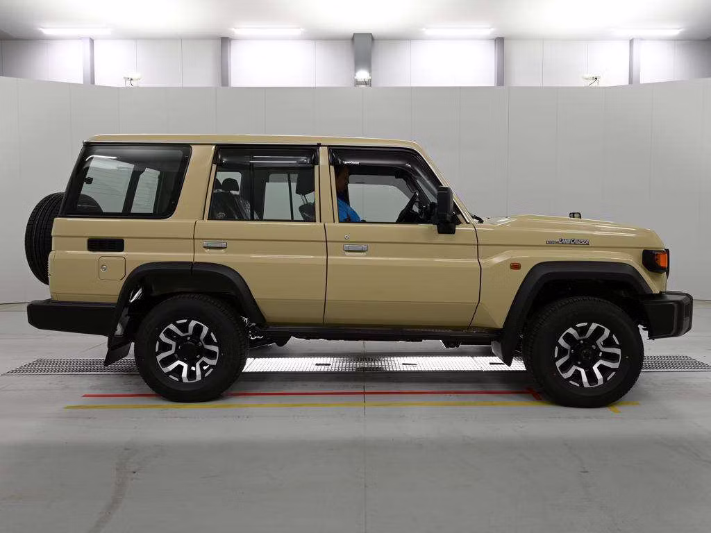 TOYOTA LAND CRUISER
