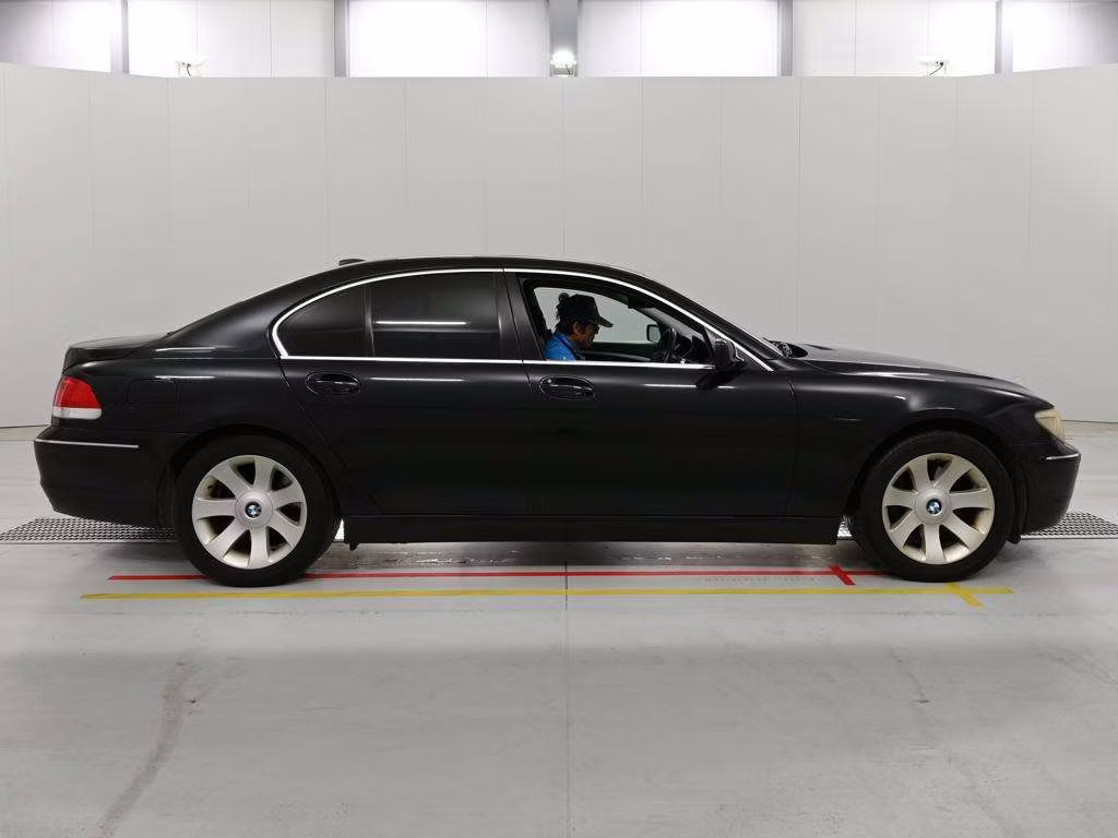 BMW 7-SERIES