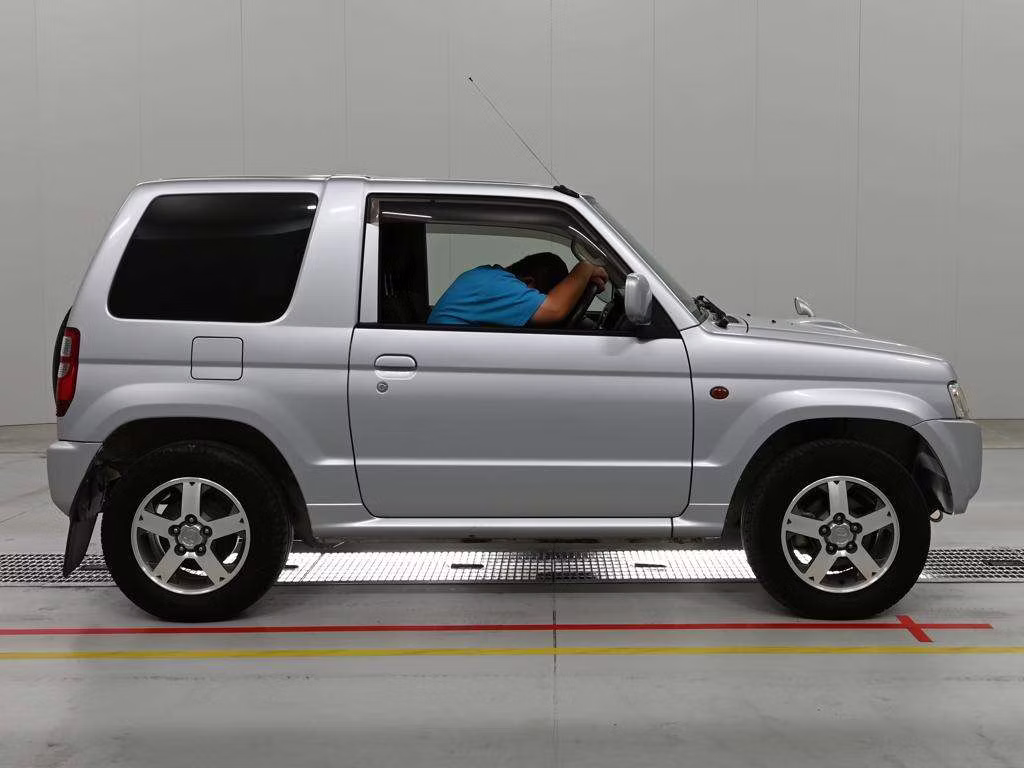MITSUBISHI PAJERO MINI