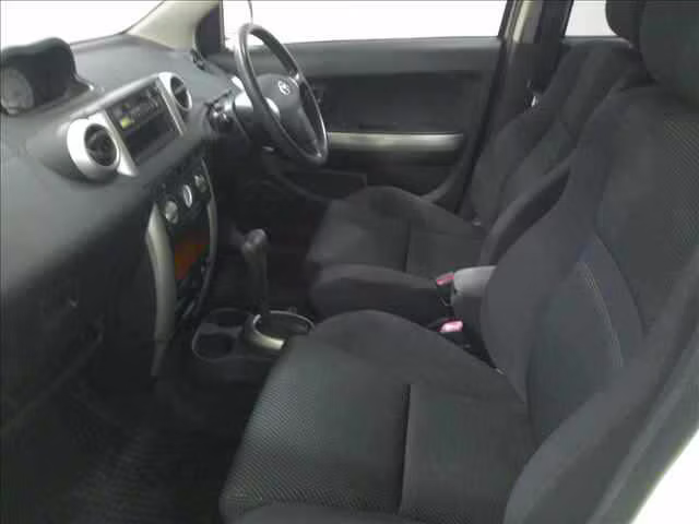 TOYOTA IST