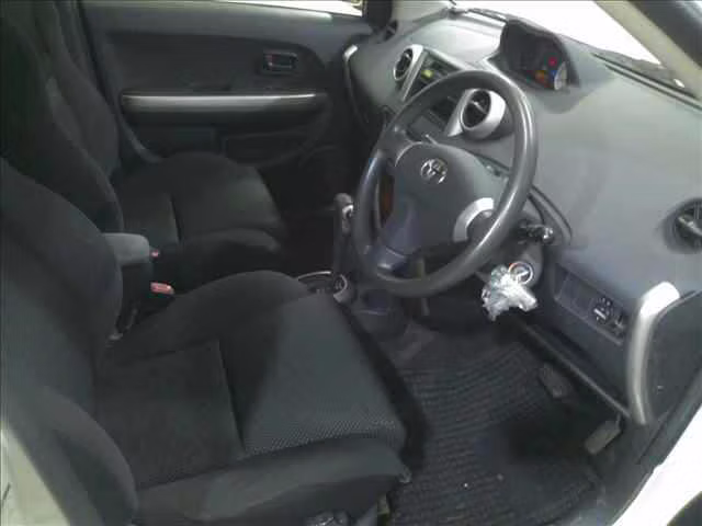 TOYOTA IST