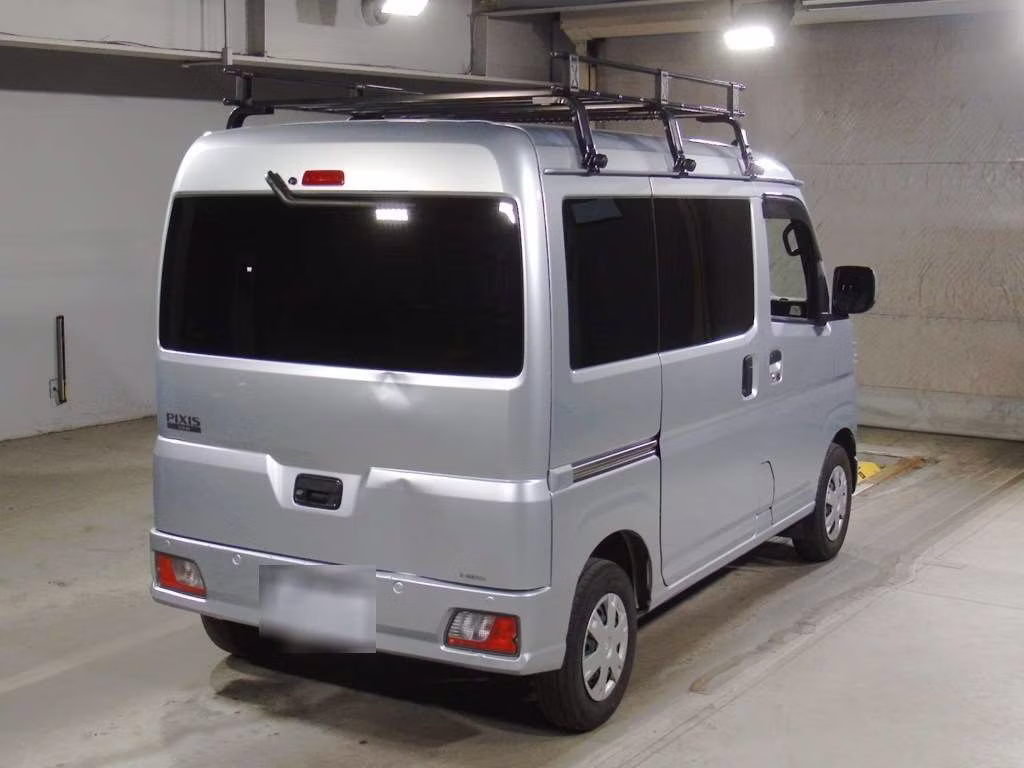 TOYOTA PIXIS VAN