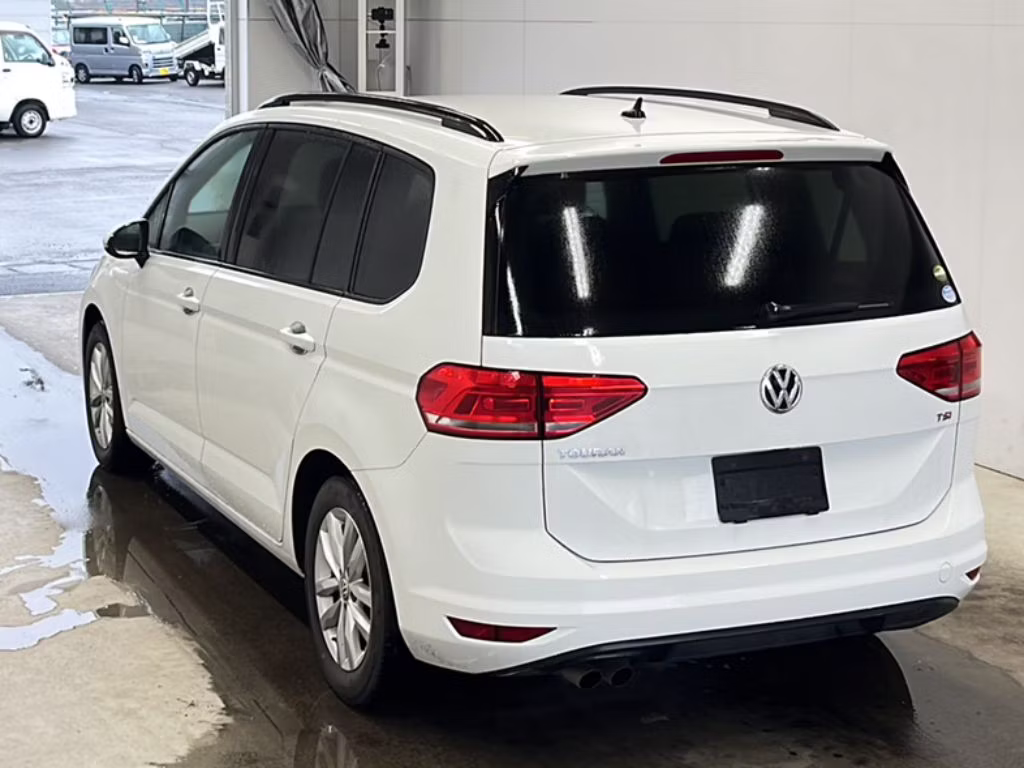 VOLKSWAGEN TOURAN