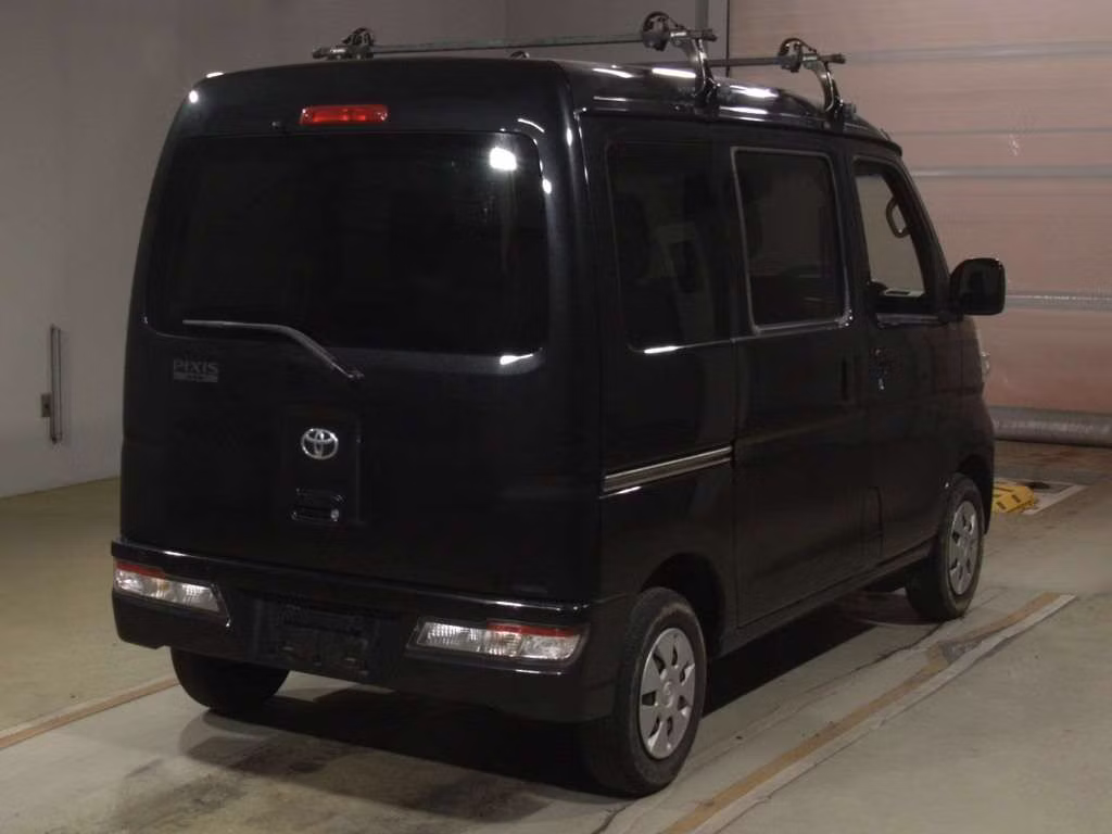 TOYOTA PIXIS VAN