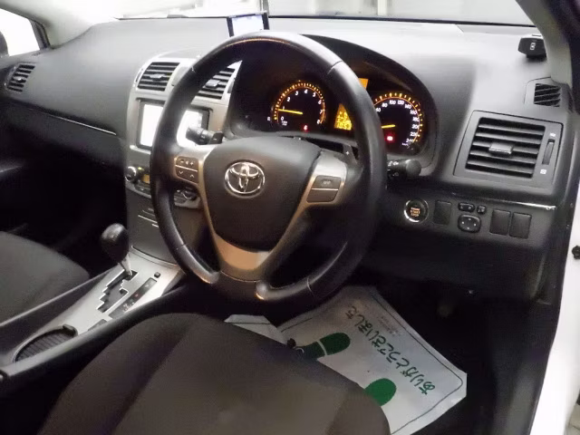 TOYOTA AVENSIS