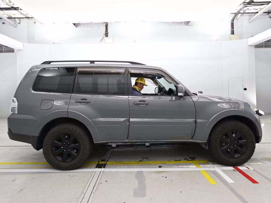 MITSUBISHI PAJERO